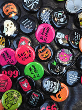 Cargar imagen en el visor de la galería, Button Pins Vol.3

