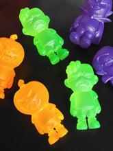 Cargar imagen en el visor de la galería, Mini vampire monster toy
